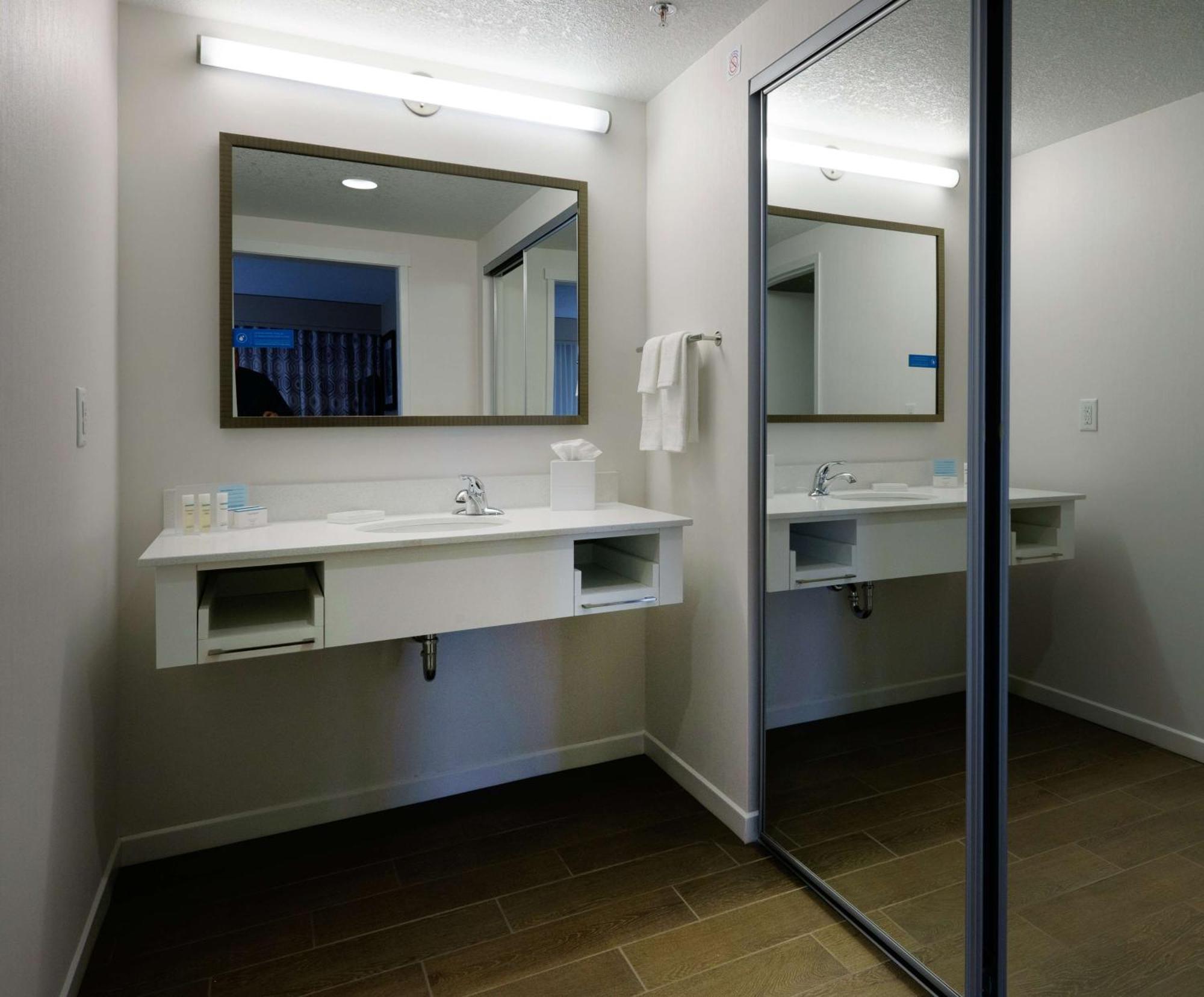 Hampton Bay Downtown 3* Green Bay