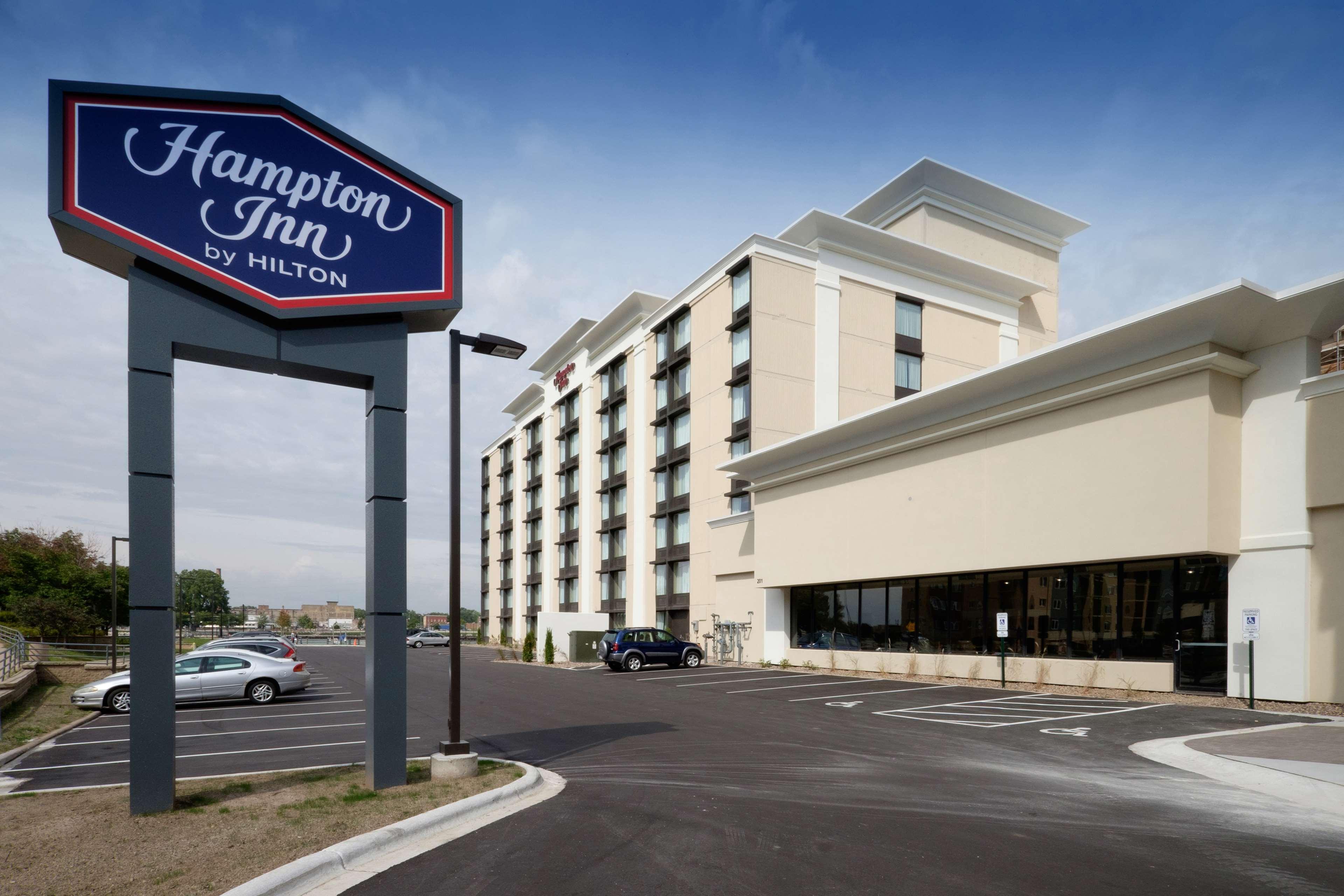Hampton Bay Downtown Hotel 3*