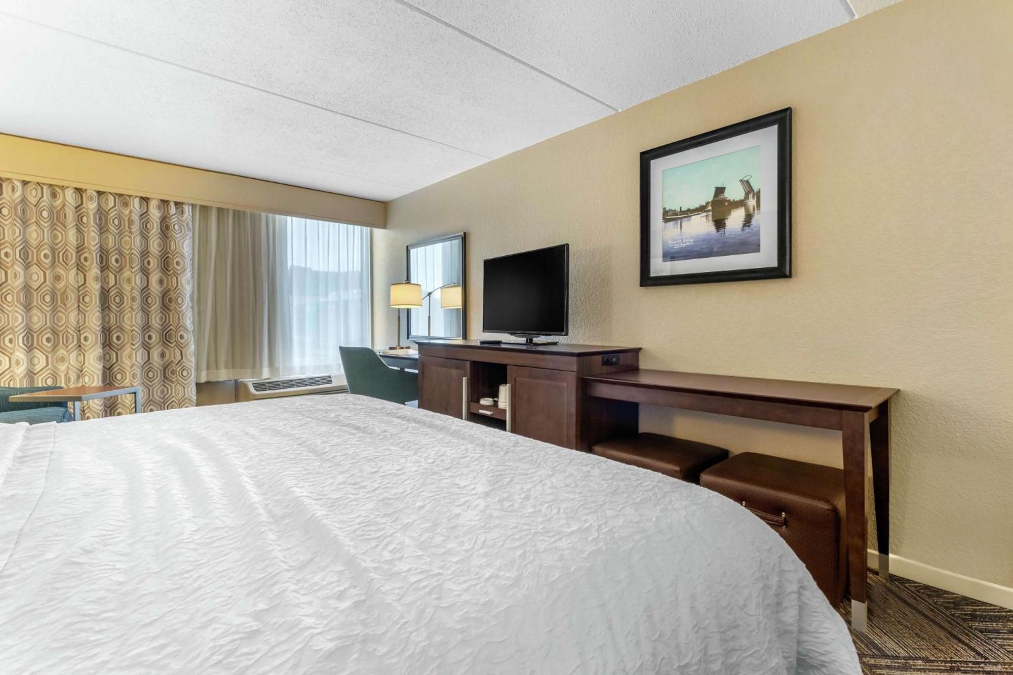 Hampton Bay Downtown 3* Green Bay