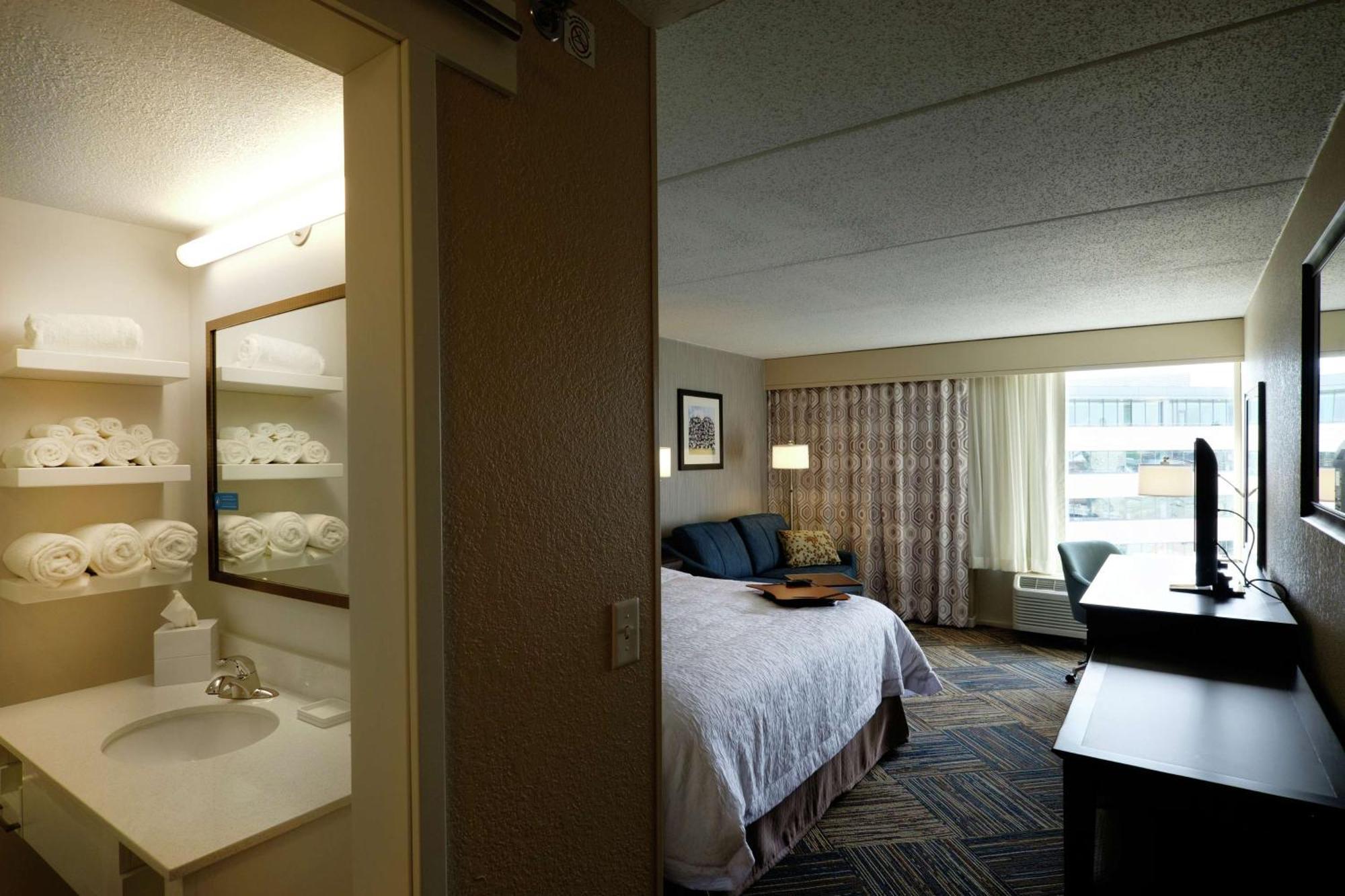Hampton Bay Downtown Hotel Green Bay